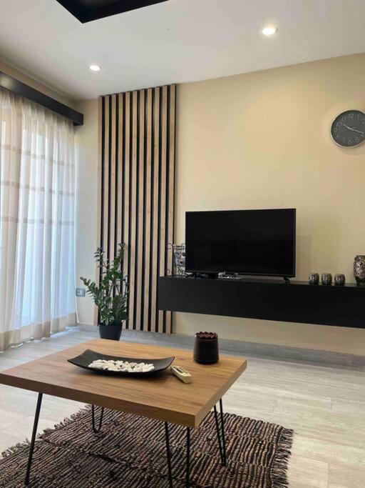 Great Apartament Near Lake & Blloku Area Tirana Extérieur photo